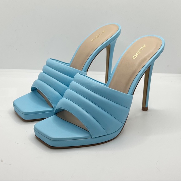 Meet your Posher, Chloe - Picture 3 of 7